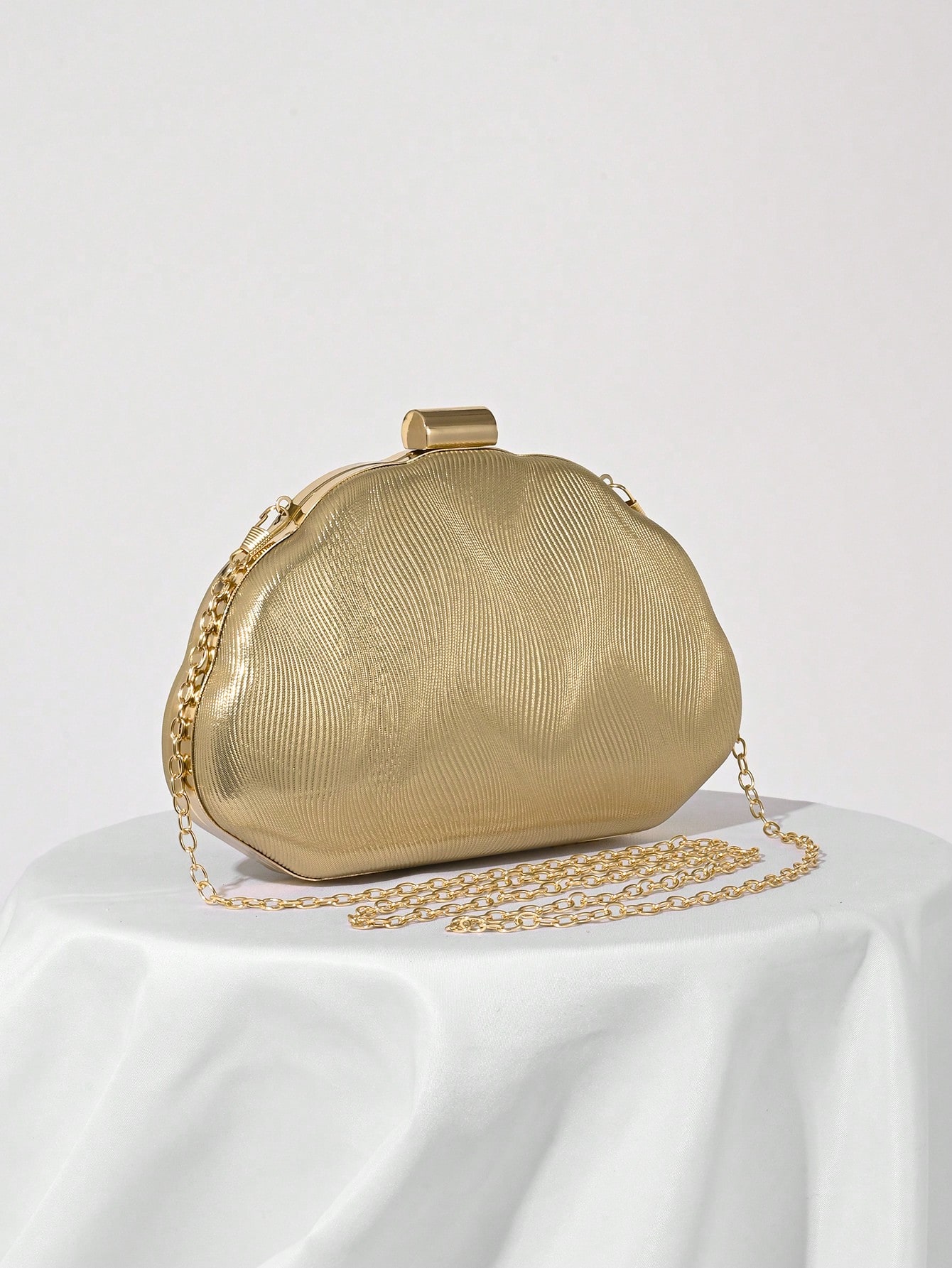 JoyPoem Women's Clutch Purses Seashell Shaped Evening Handbag Metallic Chain Strap Mini Crossbody Purse - Image 3