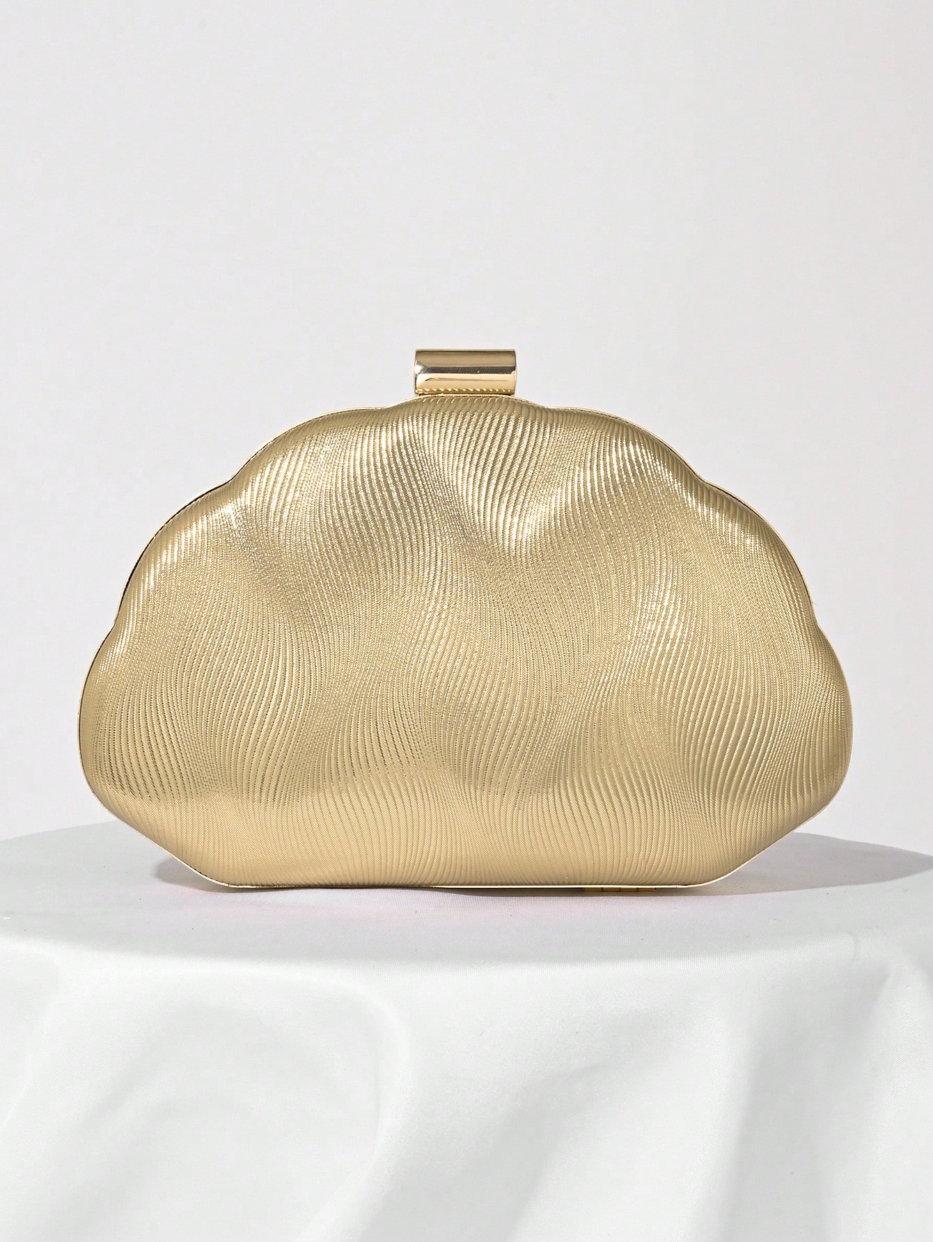 JoyPoem Women's Clutch Purses Seashell Shaped Evening Handbag Metallic Chain Strap Mini Crossbody Purse - Image 4